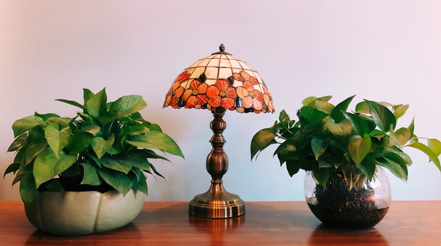 Photo Floral fabric table lamp