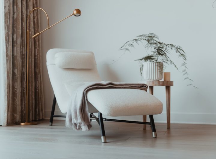 Photo wooden floor lamp
