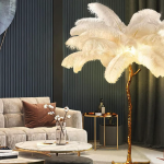 Romantische vloerlamp in veervorm