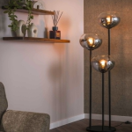 Rookijzeren vloerlamp: een unieke toevoeging aan uw interieur