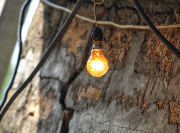 Photo weathered oak wooden lamp